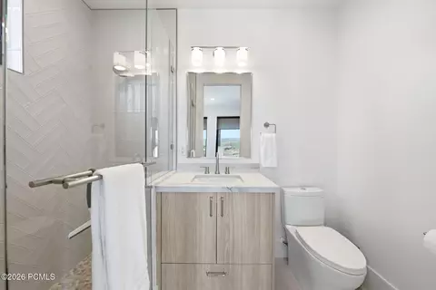 Bath - 1230 E Longview Dr, Hideout, UT 84036 photo 7 of 10