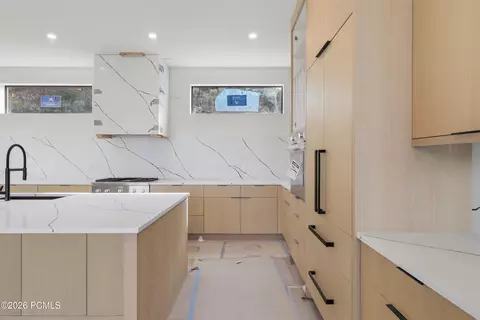 Kitchen - 11386 N White Tail Ct, Hideout, UT 84036 photo 6 of 6