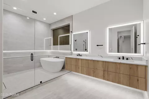 Bath - 11386 N White Tail Ct, Hideout, UT 84036 photo 1 of 4