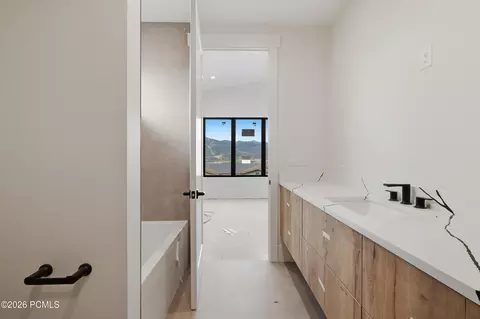 Bath - 11386 N White Tail Ct, Hideout, UT 84036 photo 5 of 6