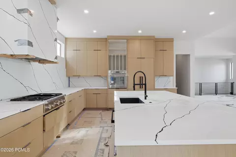 Kitchen - 11386 N White Tail Ct, Hideout, UT 84036 photo 4 of 6