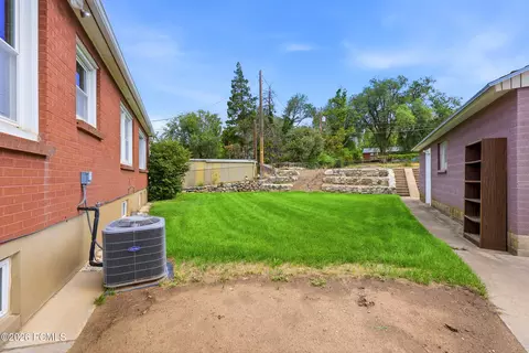 Exterior - 2983 S Orchard Dr, Bountiful, UT 84010 photo 6 of 11