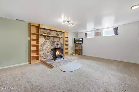 Living - 2983 S Orchard Dr, Bountiful, UT 84010 photo 3 of 3