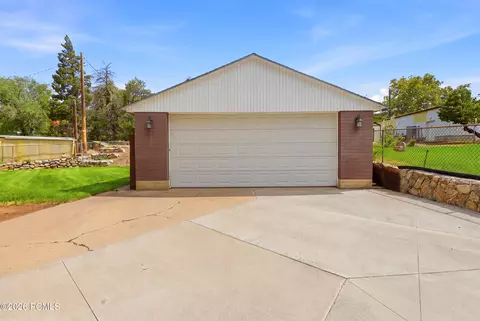 Exterior - 2983 S Orchard Dr, Bountiful, UT 84010 photo 2 of 11