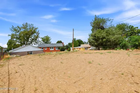 Exterior - 2983 S Orchard Dr, Bountiful, UT 84010 photo 8 of 11