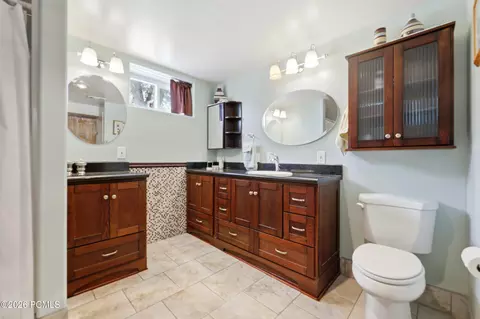 Bath - 2983 S Orchard Dr, Bountiful, UT 84010 photo 4 of 5