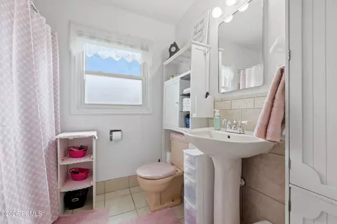 Bath - 2983 S Orchard Dr, Bountiful, UT 84010 photo 1 of 5
