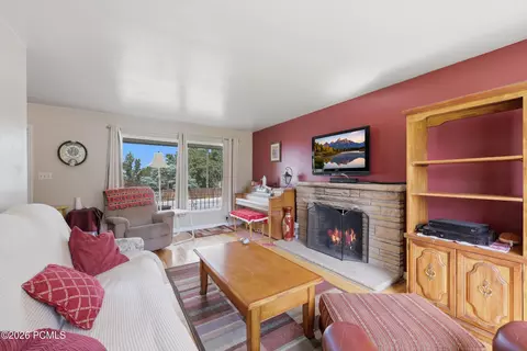 Living - 2983 S Orchard Dr, Bountiful, UT 84010 photo 2 of 3