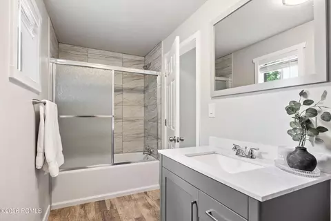 Bath - 75 E 100 North N, Midway, UT 84049 photo 1 of 3