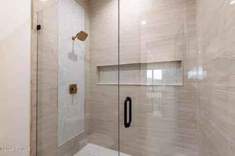 Bath - 1295 E Lasso Trl, Hideout, UT 84036 photo 7 of 10