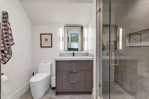 Bath - 11343 N Soaring Hawk Ln, Hideout, UT 84036 photo 6 of 7