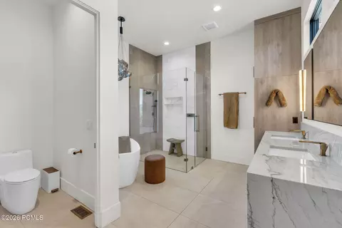 Bath - 11343 N Soaring Hawk Ln, Hideout, UT 84036 photo 4 of 7