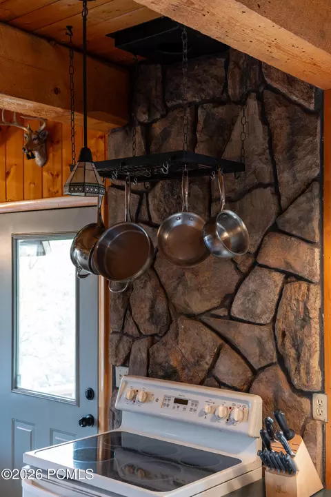Kitchen - 1764 W Upper Canyon Dr, Midway, UT 84049 photo 5 of 6