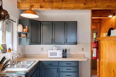 Kitchen - 1764 W Upper Canyon Dr, Midway, UT 84049 photo 4 of 6