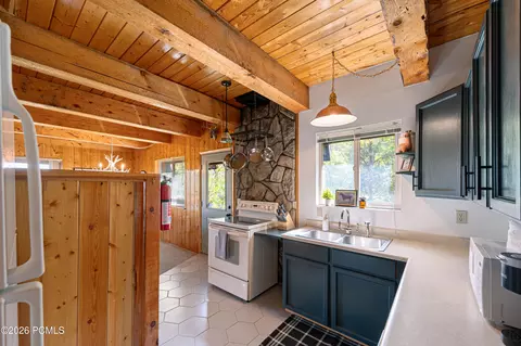 Kitchen - 1764 W Upper Canyon Dr, Midway, UT 84049 photo 1 of 6