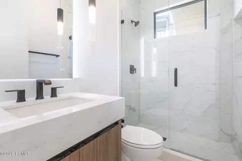 Bath - 693 E Longview Dr, Hideout, UT 84036 photo 3 of 3
