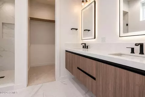 Bath - 693 E Longview Dr, Hideout, UT 84036 photo 2 of 3