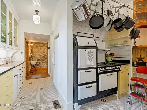 Kitchen - 252 N 400 East E, Centerville, UT 84014 photo 1 of 4