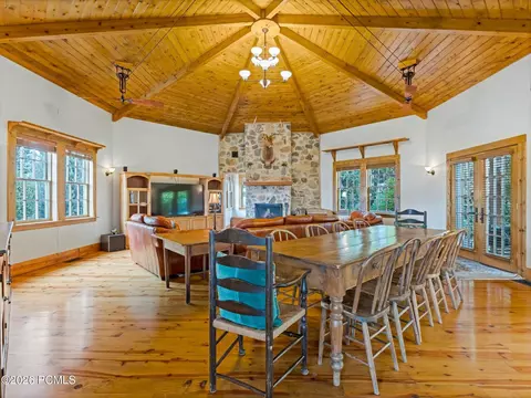 Dining - 252 N 400 East E, Centerville, UT 84014 photo 1 of 1