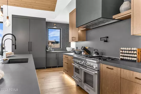 Kitchen - 4072 E Harris Way, Kamas, UT 84036 photo 3 of 7