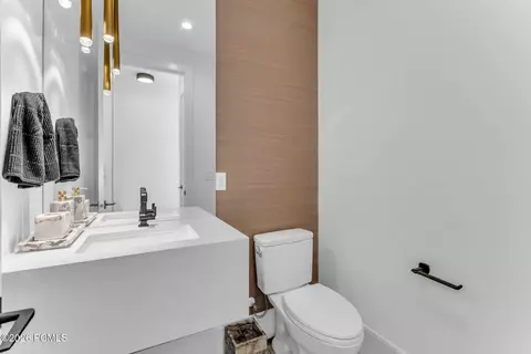Bath - 4072 E Harris Way, Kamas, UT 84036 photo 4 of 6