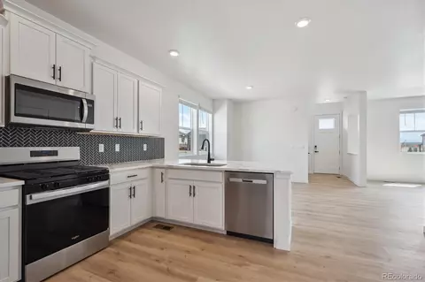 22254 E 6th Pl, Aurora, CO 80018 photo 4