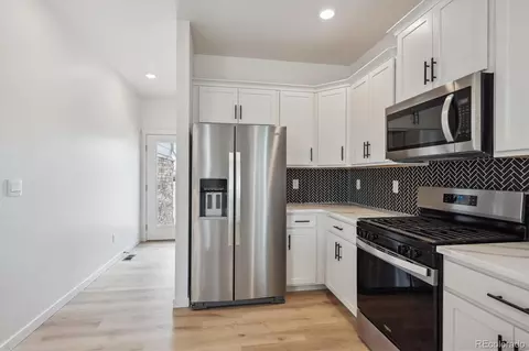 22254 E 6th Pl, Aurora, CO 80018 photo 5