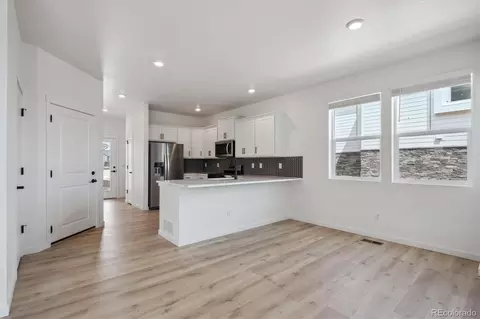 22254 E 6th Pl, Aurora, CO 80018 photo 3