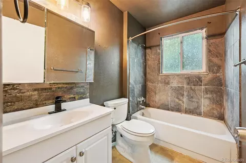 Bath - 4424 S Eagle Cir, Aurora, CO 80015 photo 2 of 2
