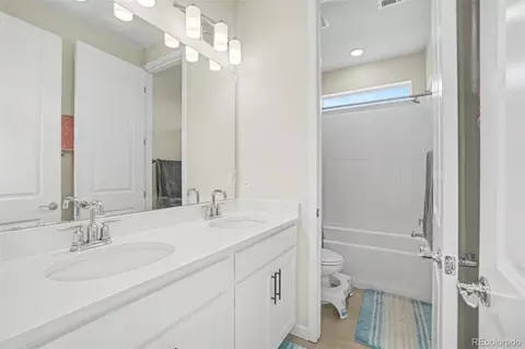 Bath - 23933 E 39th Ave, Aurora, CO 80019 photo 3 of 4