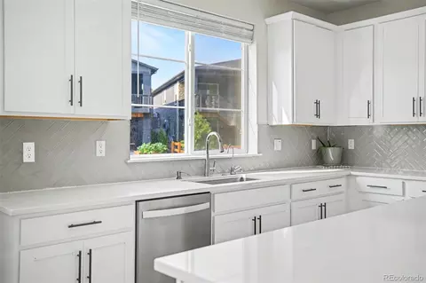 Kitchen - 23933 E 39th Ave, Aurora, CO 80019 photo 3 of 4