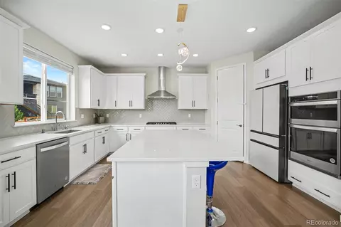 Kitchen - 23933 E 39th Ave, Aurora, CO 80019 photo 2 of 4