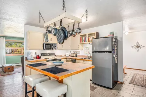 Kitchen - 2208 Champlain Dr, Boulder, CO 80301 photo 2 of 3