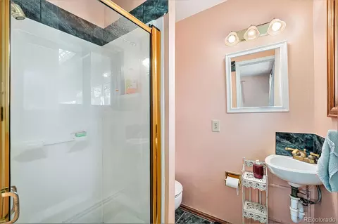 Bath - 2208 Champlain Dr, Boulder, CO 80301 photo 5 of 6