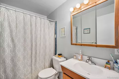 Bath - 2208 Champlain Dr, Boulder, CO 80301 photo 1 of 6