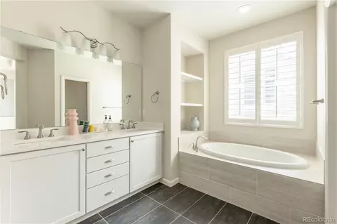 Bath - 9068 E Phillips Dr, Englewood, CO 80112 photo 2 of 5