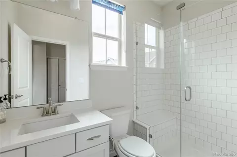 Bath - 9068 E Phillips Dr, Englewood, CO 80112 photo 4 of 5