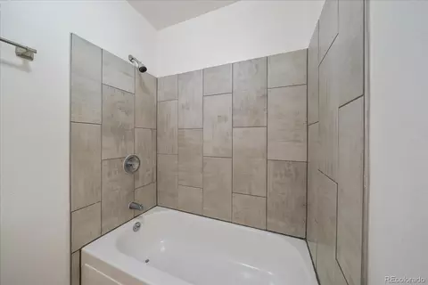 Bath - 14465 E 1st Dr #B8, Aurora, CO 80011 photo 3 of 4