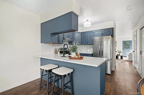 Kitchen - 2537 E Nichols Cir, Centennial, CO 80122 photo 1 of 5