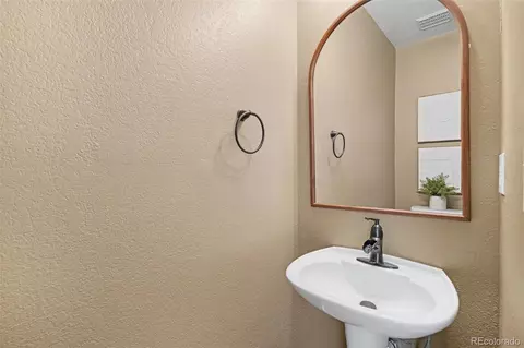 Bath - 2537 E Nichols Cir, Centennial, CO 80122 photo 1 of 4