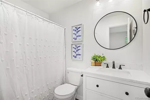Bath - 2537 E Nichols Cir, Centennial, CO 80122 photo 2 of 4