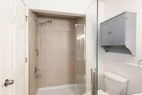 Bath - 12513 E Pacific Cir #D, Aurora, CO 80014 photo 2 of 4