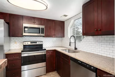 Kitchen - 12513 E Pacific Cir #D, Aurora, CO 80014 photo 3 of 5