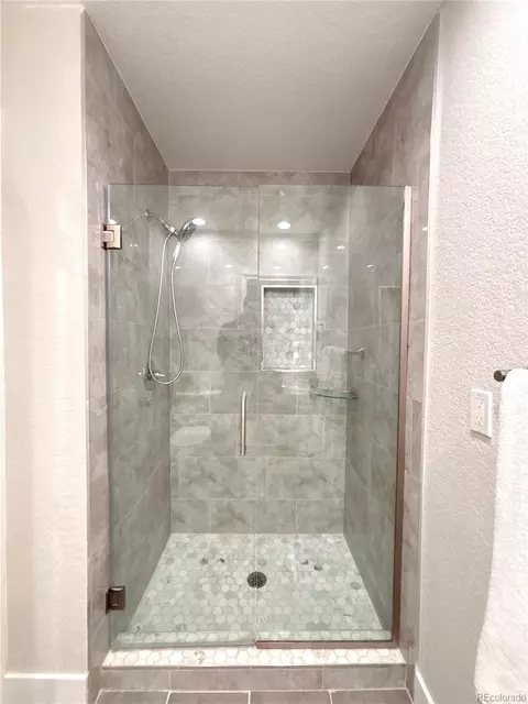 Bath - 12273 E Bates Cir, Aurora, CO 80014 photo 2 of 5