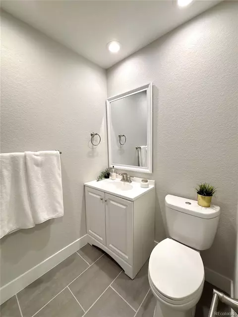 Bath - 12273 E Bates Cir, Aurora, CO 80014 photo 1 of 5