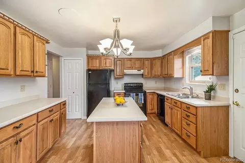670 Nucla Way, Aurora, CO 80011