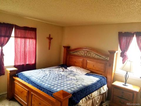 4977 Eugene Ct, Denver, CO 80239 photo 9