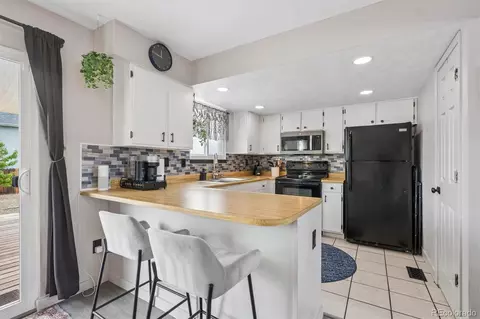 Kitchen - 17495 E Chenango Dr, Aurora, CO 80015 photo 1 of 4