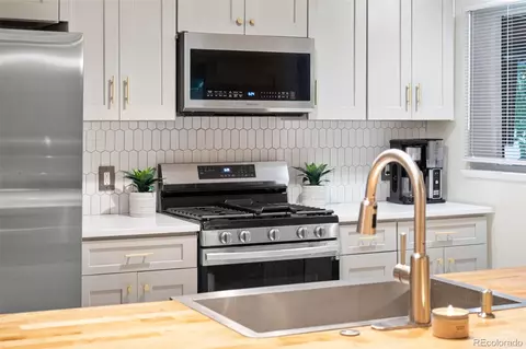Kitchen - 9275 W 52nd Ave, Arvada, CO 80002 photo 5 of 8
