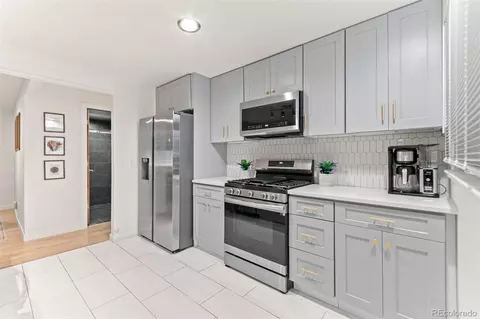 Kitchen - 9275 W 52nd Ave, Arvada, CO 80002 photo 4 of 8